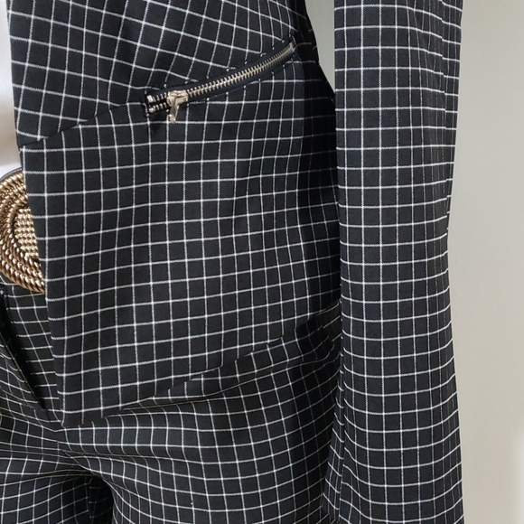 Suit - Picture 5 of 9